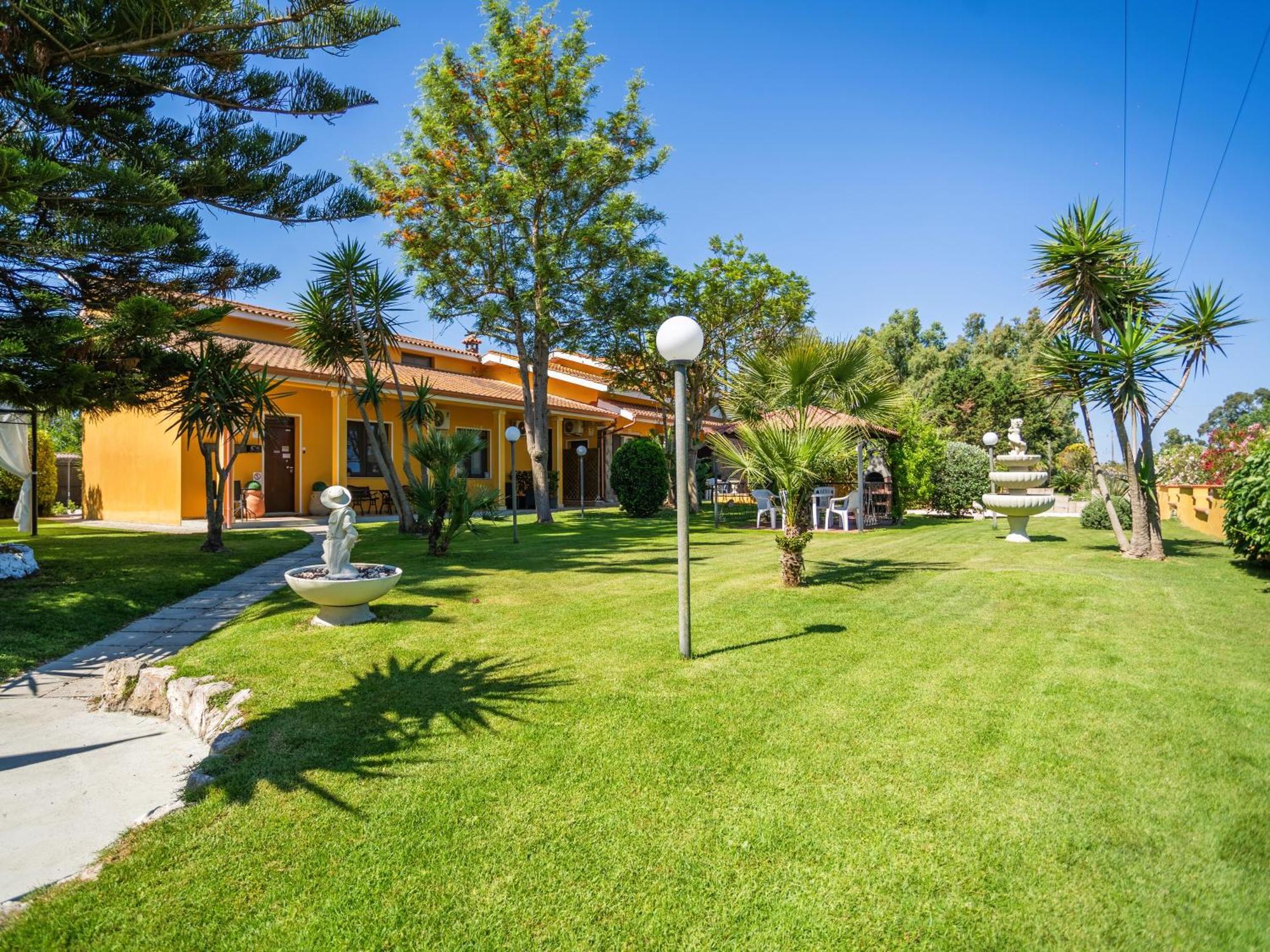 Memo'S Affittacamere Arborea Exterior photo
