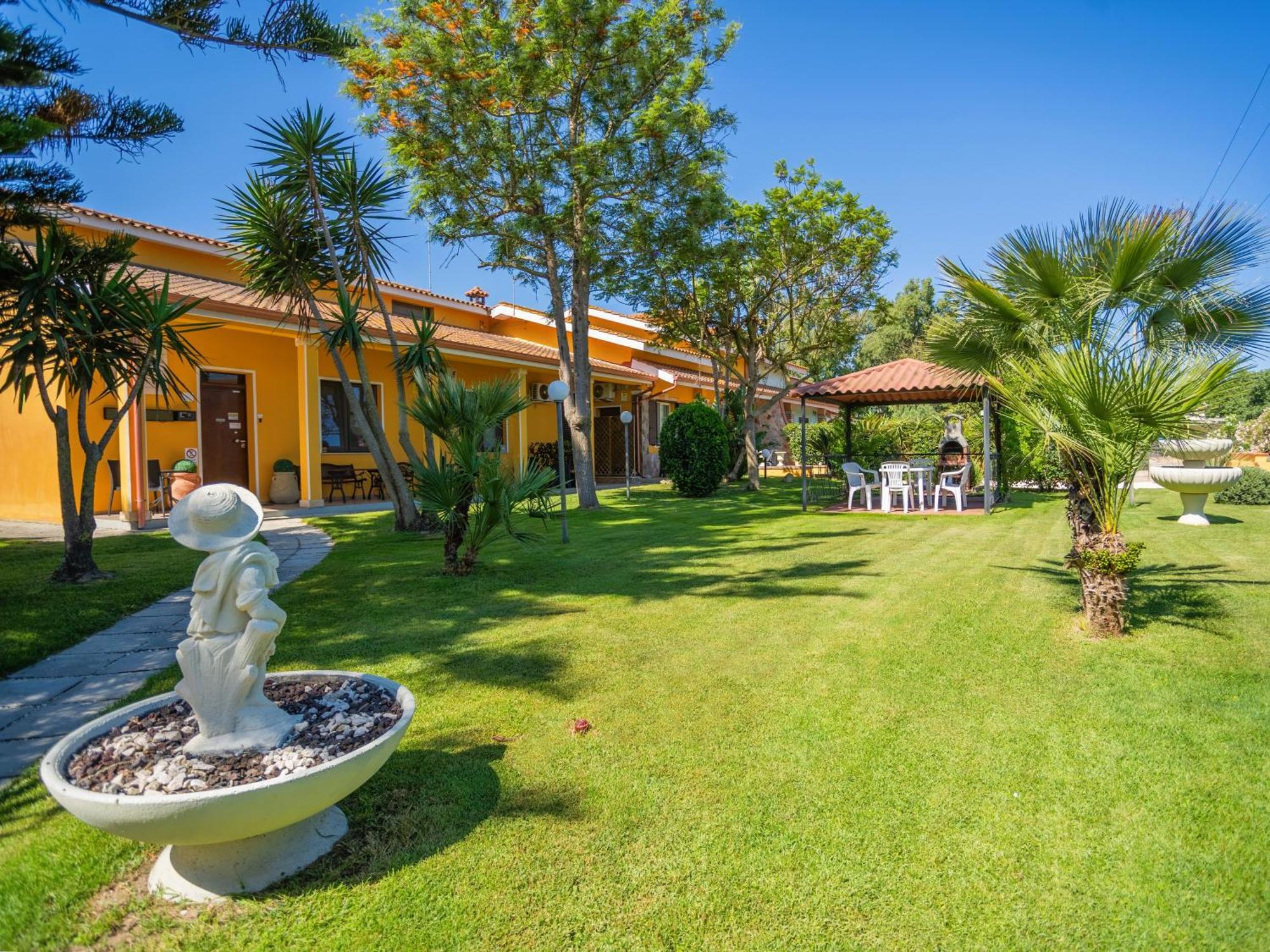 Memo'S Affittacamere Arborea Exterior photo