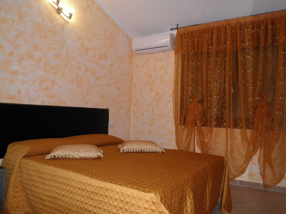 Memo'S Affittacamere Arborea Exterior photo