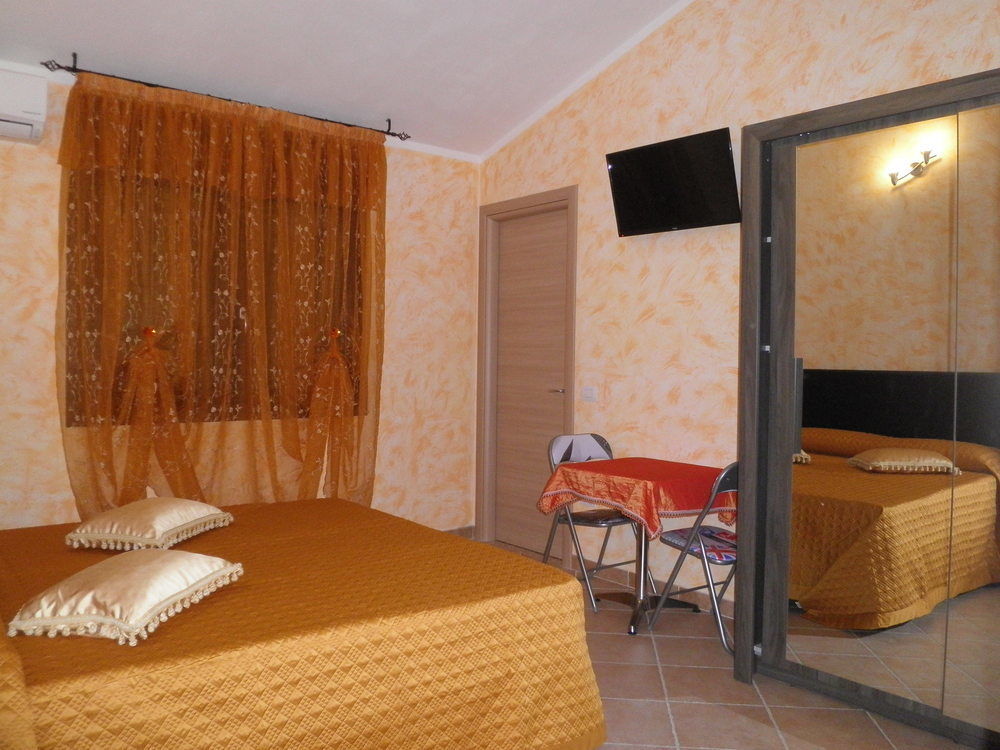 Memo'S Affittacamere Arborea Exterior photo